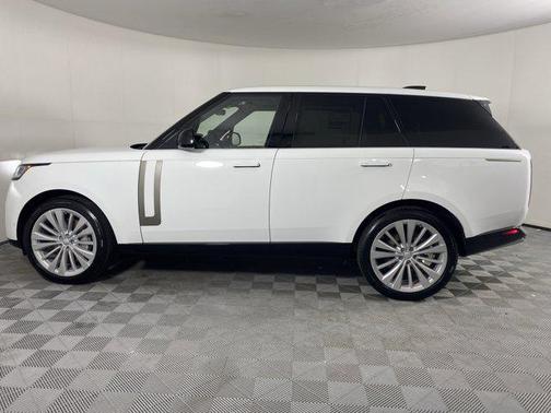 2025 Land Rover Range Rover P530 SE