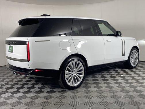 2025 Land Rover Range Rover P530 SE