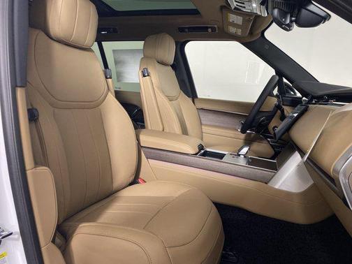2025 Land Rover Range Rover P530 SE
