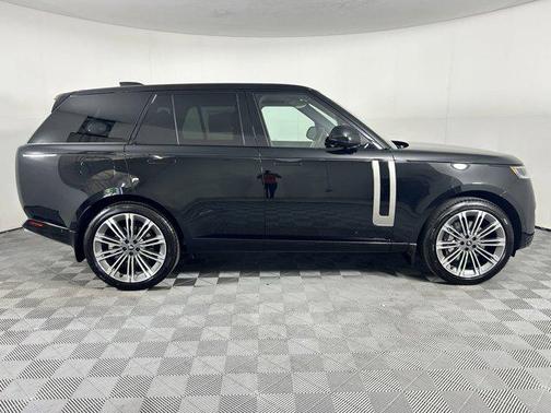 2025 Land Rover Range Rover P400 SE