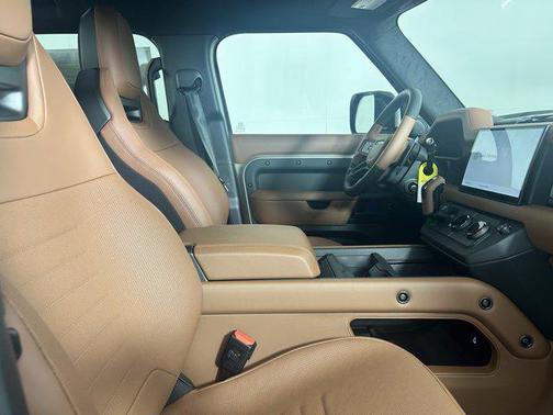 2025 Land Rover Defender P635 OCTA
