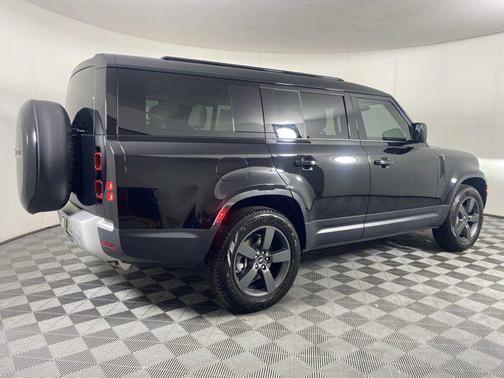 2025 Land Rover Defender 130 P400 S