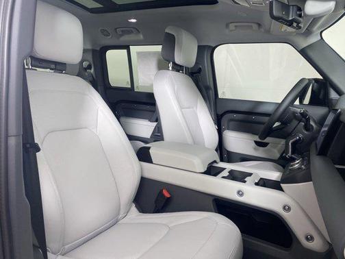 2025 Land Rover Defender 130 P400 S