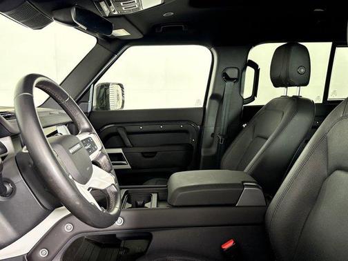 2024 Land Rover Defender 110 P300