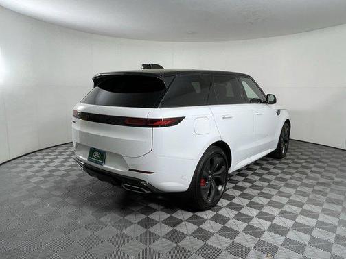 2025 Land Rover Range Rover Sport SE