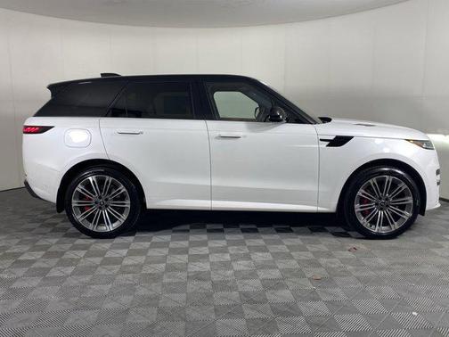 2025 Land Rover Range Rover Sport SE