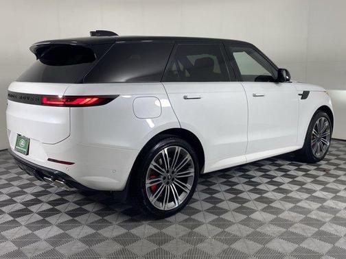 2025 Land Rover Range Rover Sport SE