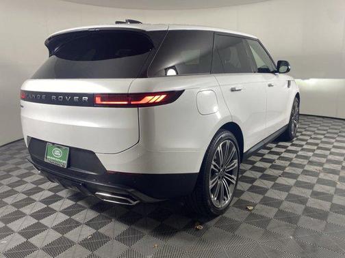 2025 Land Rover Range Rover Sport SE