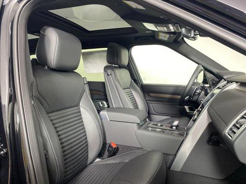2025 Land Rover Discovery P300 S
