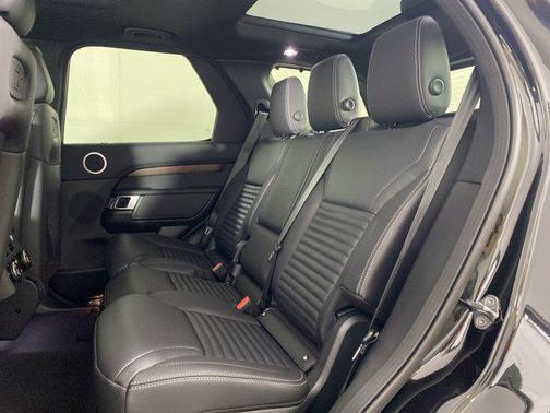 2025 Land Rover Discovery P300 S