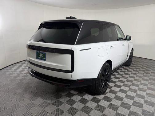 2025 Land Rover Range Rover P550e SE