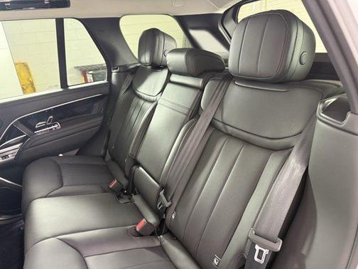 2025 Land Rover Range Rover P550e SE