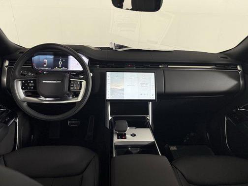 2025 Land Rover Range Rover P550e SE
