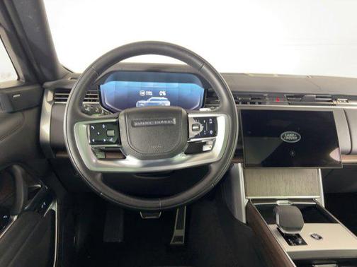 2025 Land Rover Range Rover P550e SE