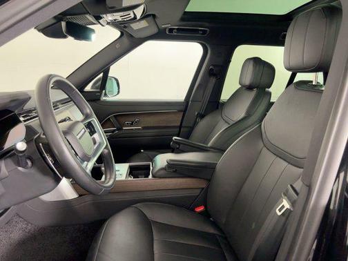 2025 Land Rover Range Rover P550e SE
