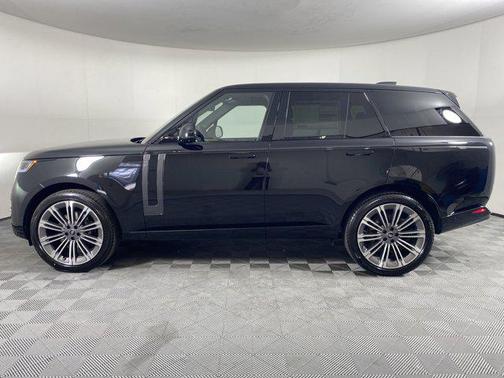 2025 Land Rover Range Rover P400 SE