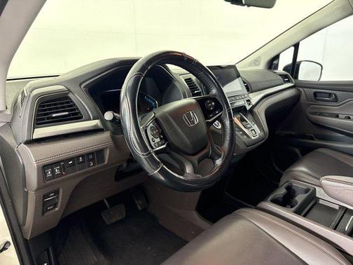White Diamond Pearl 2018 Honda Odyssey EX-L