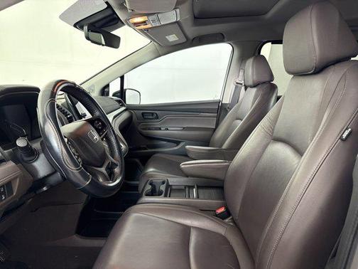 White Diamond Pearl 2018 Honda Odyssey EX-L