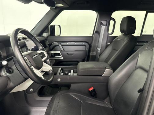 Santorini Black Metallic 2023 Land Rover Defender 130 SE