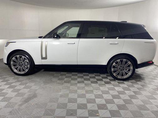 2025 Land Rover Range Rover P530 SE 7 Seat