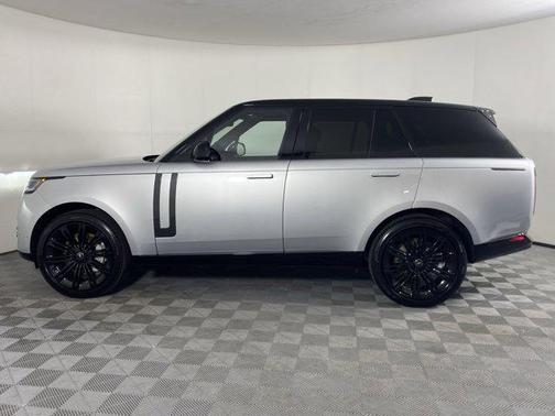 2025 Land Rover Range Rover P530 SE