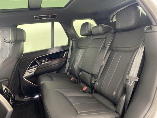 2025 Land Rover Range Rover P530 SE