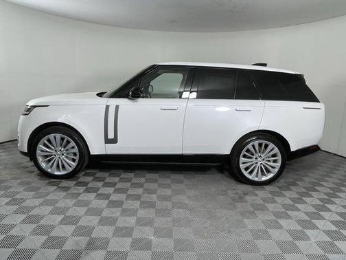2025 Land Rover Range Rover P530 SE