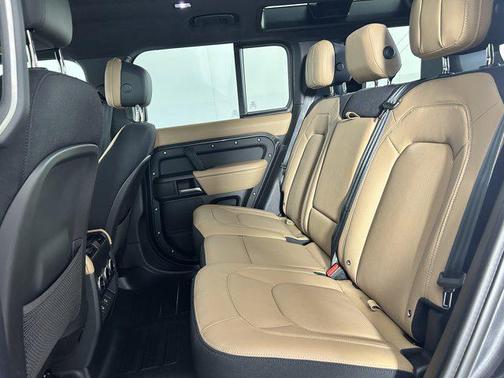 2025 Land Rover Defender 110 V8