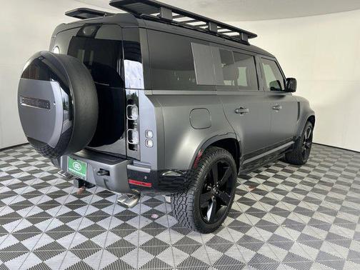 2025 Land Rover Defender 110 V8