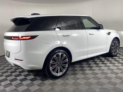 2025 Land Rover Range Rover Sport SE