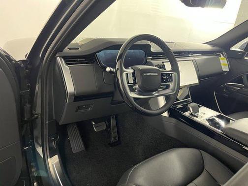 2025 Land Rover Range Rover P400 SE