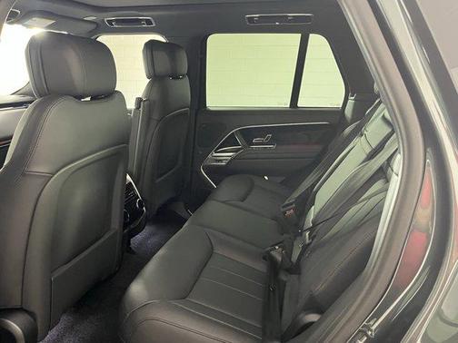 2025 Land Rover Range Rover P400 SE