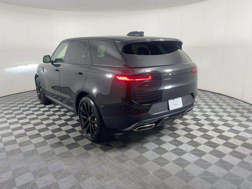 2025 Land Rover Range Rover Sport SE