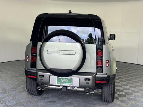 2025 Land Rover Defender 110 P500 X-Dynamic SE