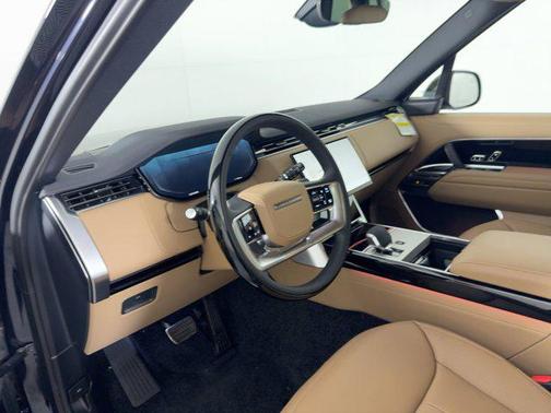 2026 Land Rover Range Rover P530 SE