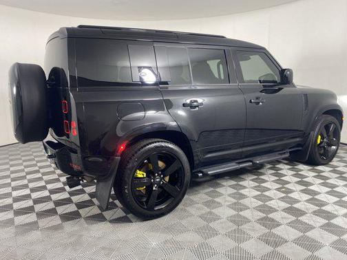 2024 Land Rover Defender 110 P400 X-Dynamic SE