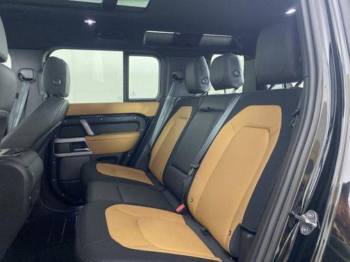 2024 Land Rover Defender 110 P400 X-Dynamic SE