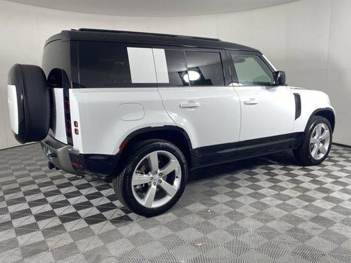 2025 Land Rover Defender 110 P400 X-Dynamic SE