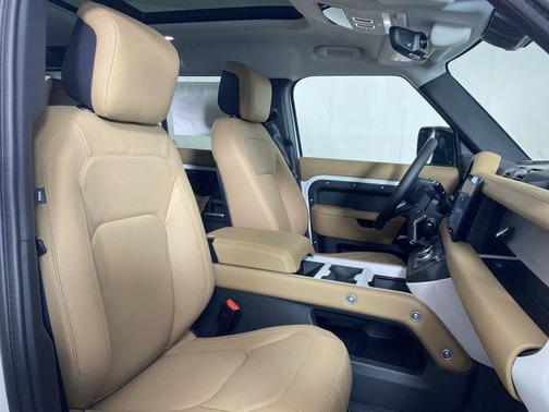 2025 Land Rover Defender 110 P400 X-Dynamic SE