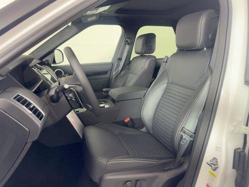 2025 Land Rover Discovery P300 S