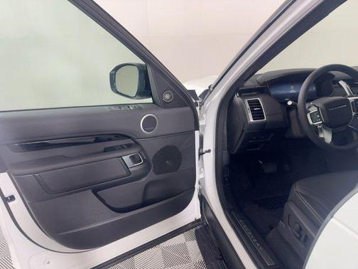 2025 Land Rover Discovery P300 S