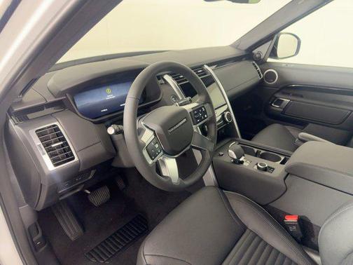 2025 Land Rover Discovery P300 S