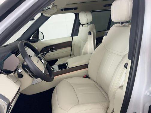 2026 Land Rover Range Rover P530 SE