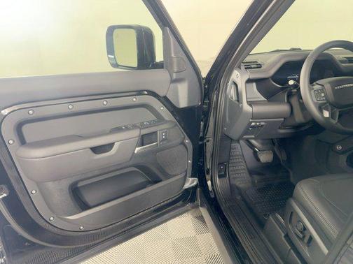 2026 Land Rover Defender P400 X-Dynamic SE