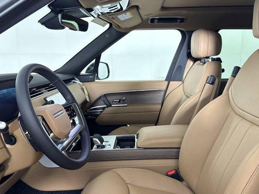 Ostuni Pearl White Premium Metallic 2026 Land Rover Range Rover P400 SE 7 Seat