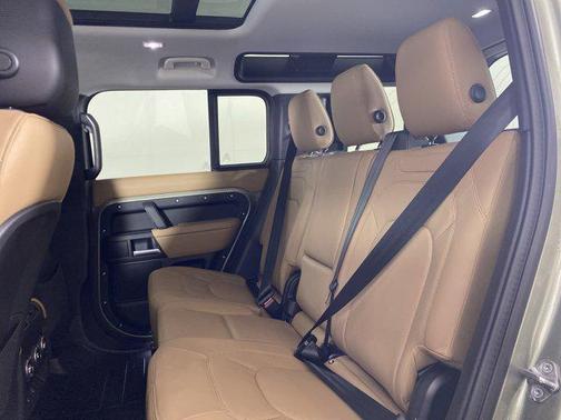 2025 Land Rover Defender 110 P400 S