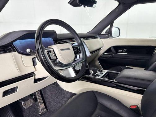White 2023 Land Rover Range Rover P400 SE