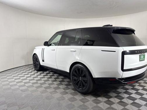 White 2023 Land Rover Range Rover P400 SE