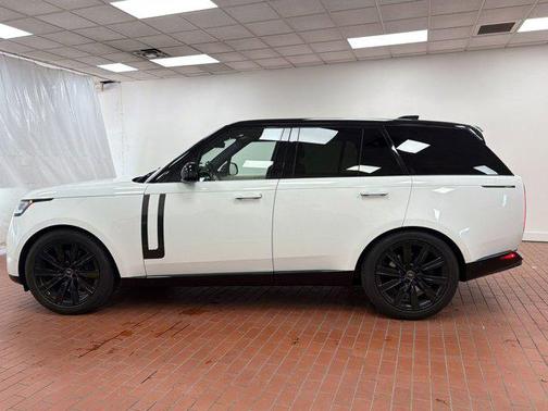 White 2023 Land Rover Range Rover P400 SE