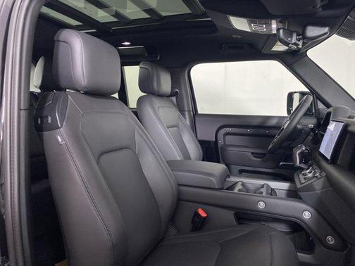 2025 Land Rover Range Rover Velar P250 SE R-Dynamic